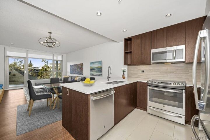 Property Photo:  640 Michigan St #303  BC V8V 1S9 