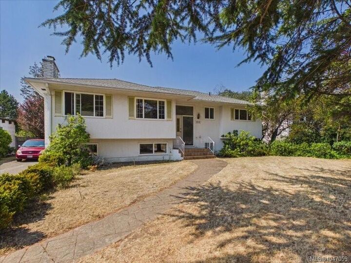 Property Photo: 3512 Henderson Rd BC V8P 5B1
