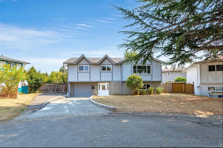 Property Photo: 1822 Fairhurst Ave BC V8N 1P4