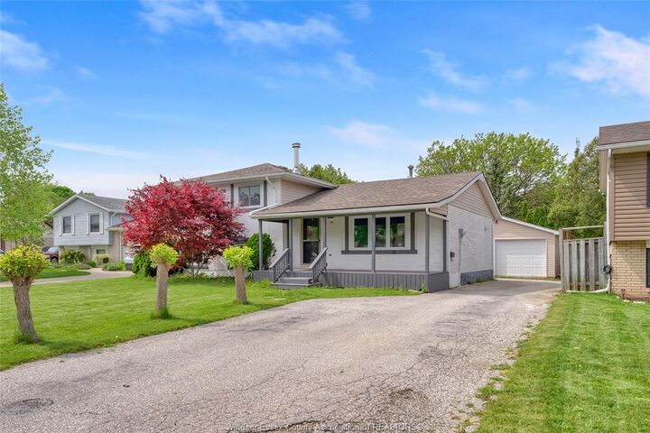 Property Photo:  74 Chestnut Drive  ON N7M 4Z1 