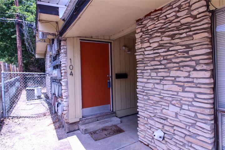Property Photo:  300 Franklin Boulevard 104  TX 78751 