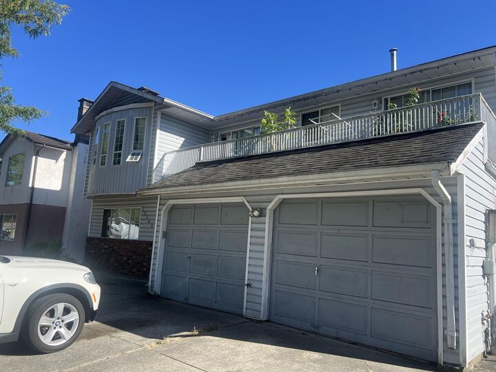 Photo de la propriété:  13342 79 Avenue  BC V8W 8H4 