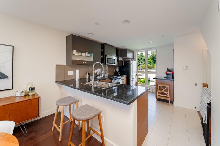 728 W 14th Street 64 — photo 1