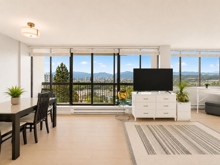 Property Photo: 6540 Burlington Avenue 1102 BC V5H 4G3