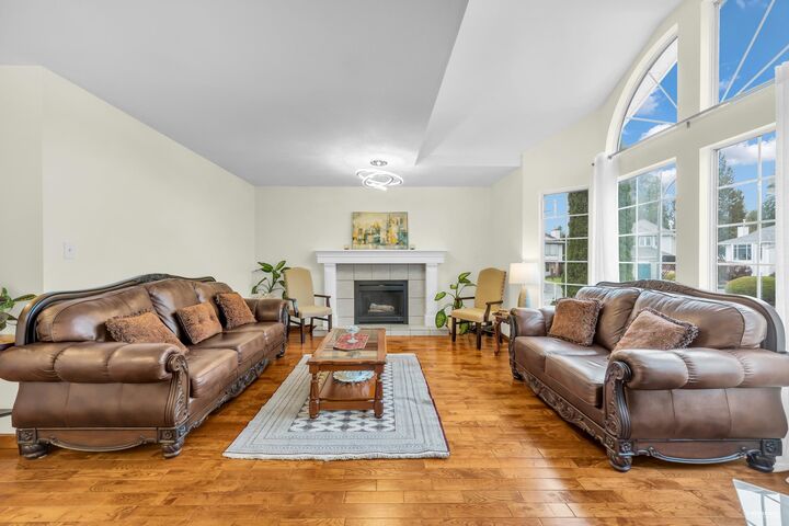 Property Photo: 1382 Sutherland Avenue BC V3B 7G7