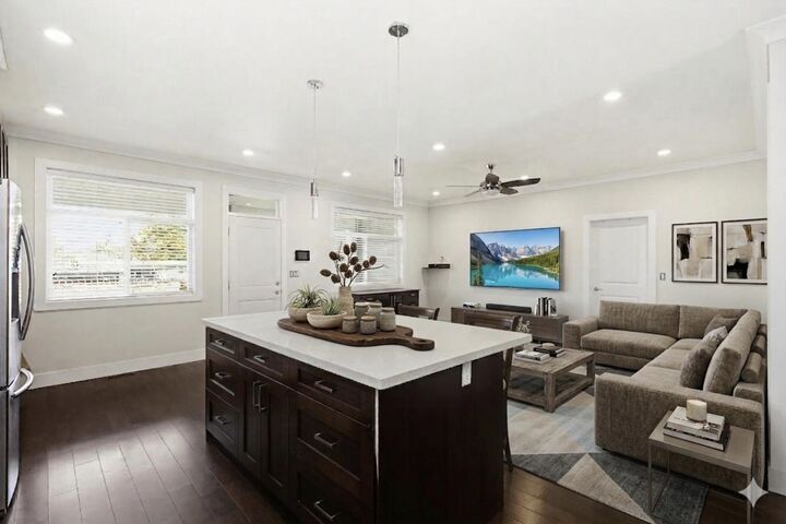 Property Photo: 32141 Hillcrest Avenue BC V2V 1L3