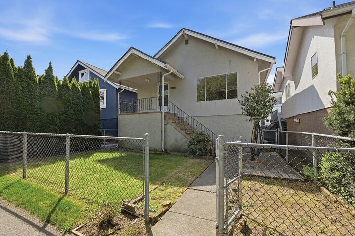 1016 E 18th Avenue — photo 1