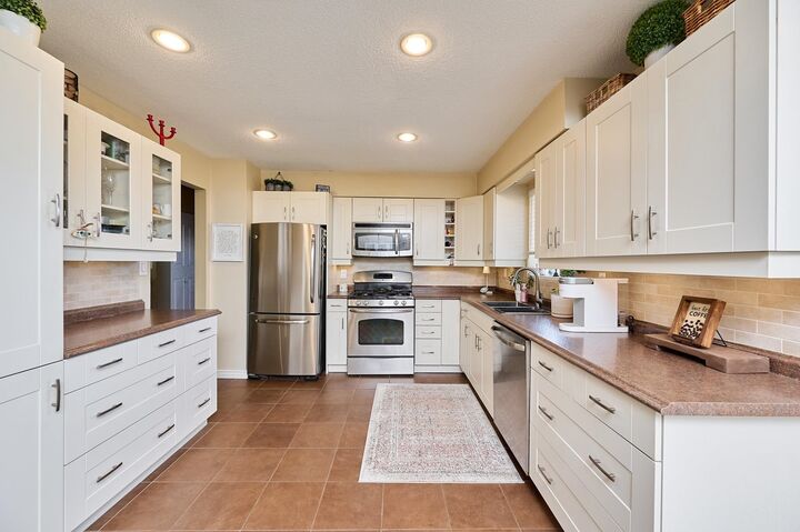 Property Photo: 19852 116A Avenue BC V3Y 1N8