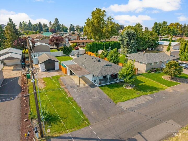Property Photo:  526 Airway Ave  ID 83501 
