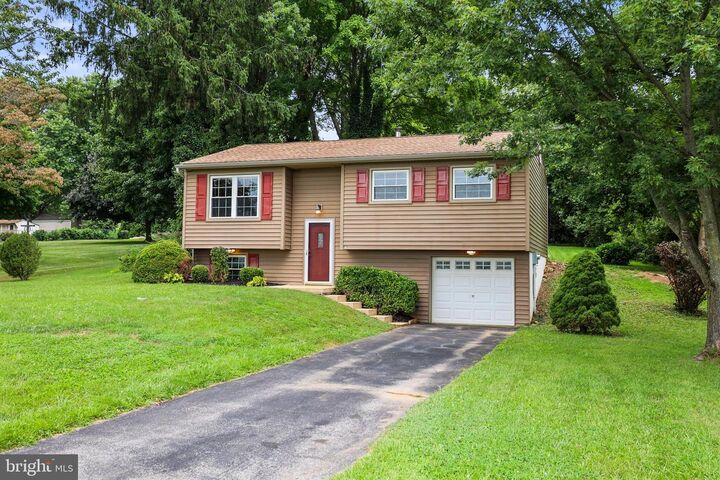 Property Photo:  182 Claremont Drive  PA 17360 