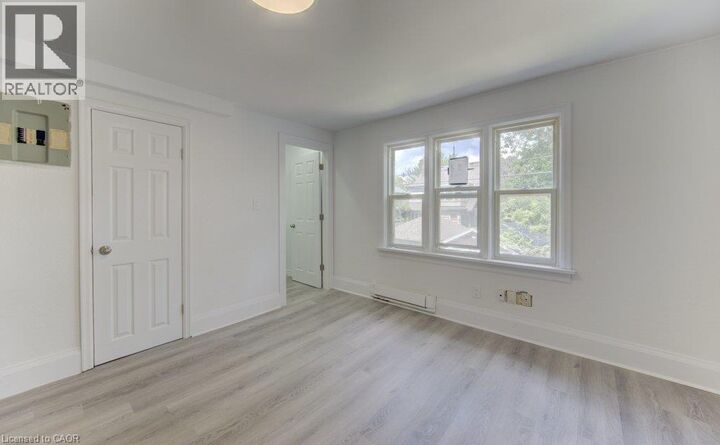 Property Photo:  14 Brubacher Street 14  ON N2H 2V9 