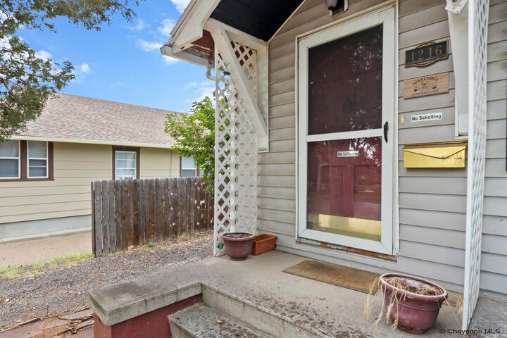 Property Photo:  1216 E 19th St  WY 82001 