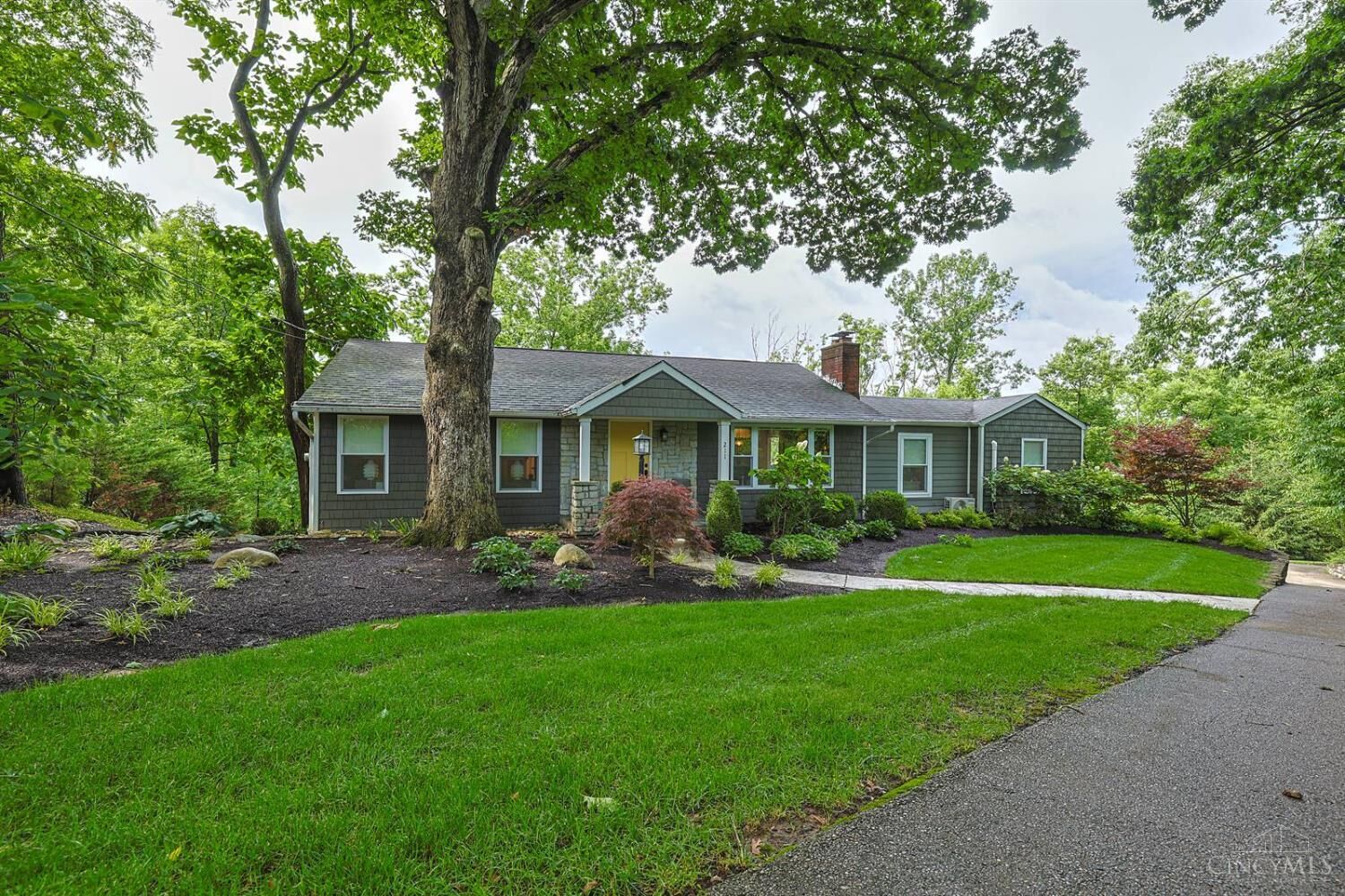 Property Photo:  211 Hilltop Lane  OH 45215 