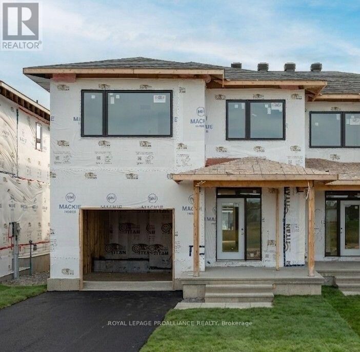 Property Photo: 1151 Moore Street ON K6V 0H2