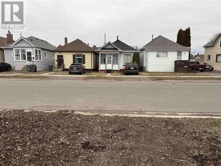 Property Photo:  520 Brodie St N  ON P7C 3T6 