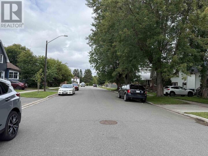 Property Photo:  520 Brodie St N  ON P7C 3T6 