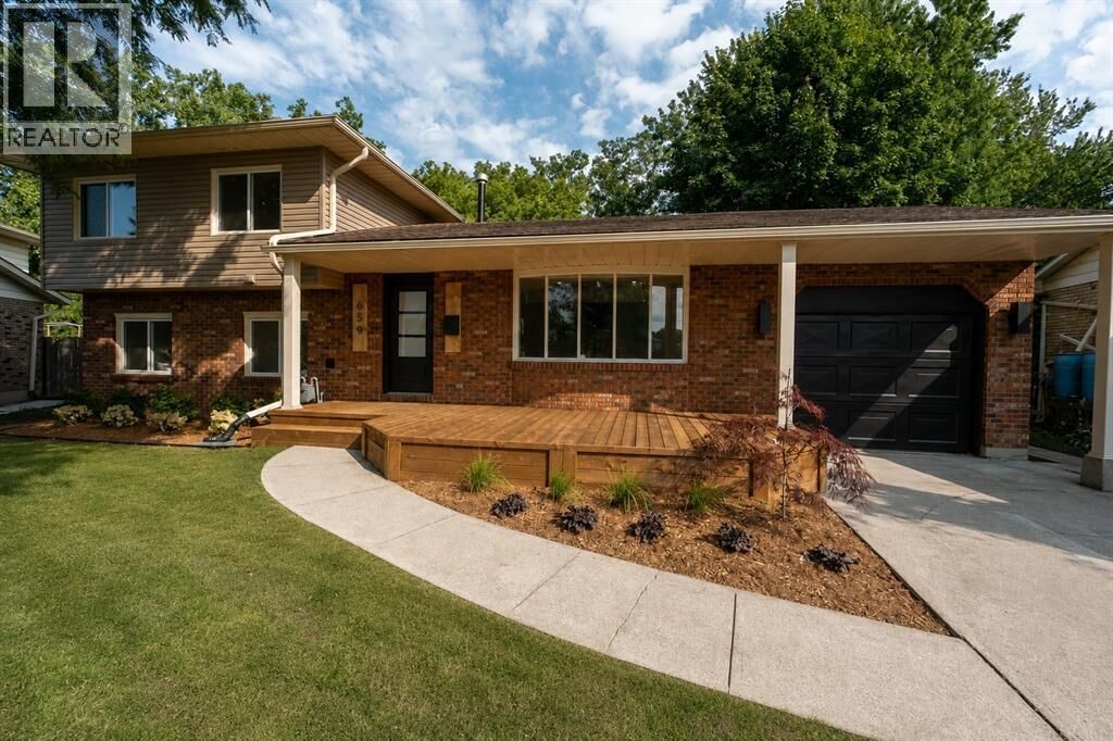 Property Photo: 659 Winchester Crescent ON N7S 4P6