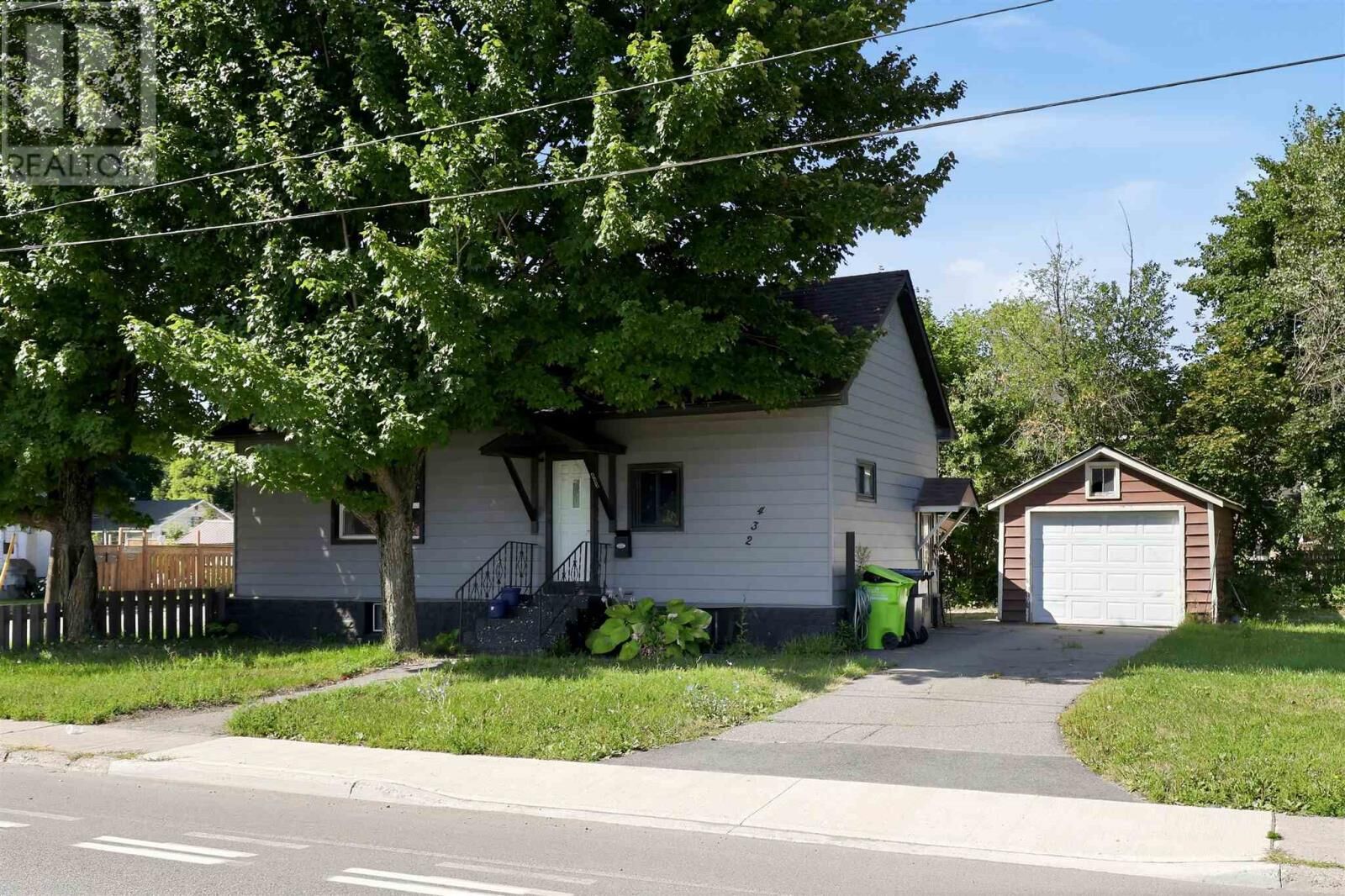 Property Photo:  432 Wallace Ter  ON P6C 1L2 