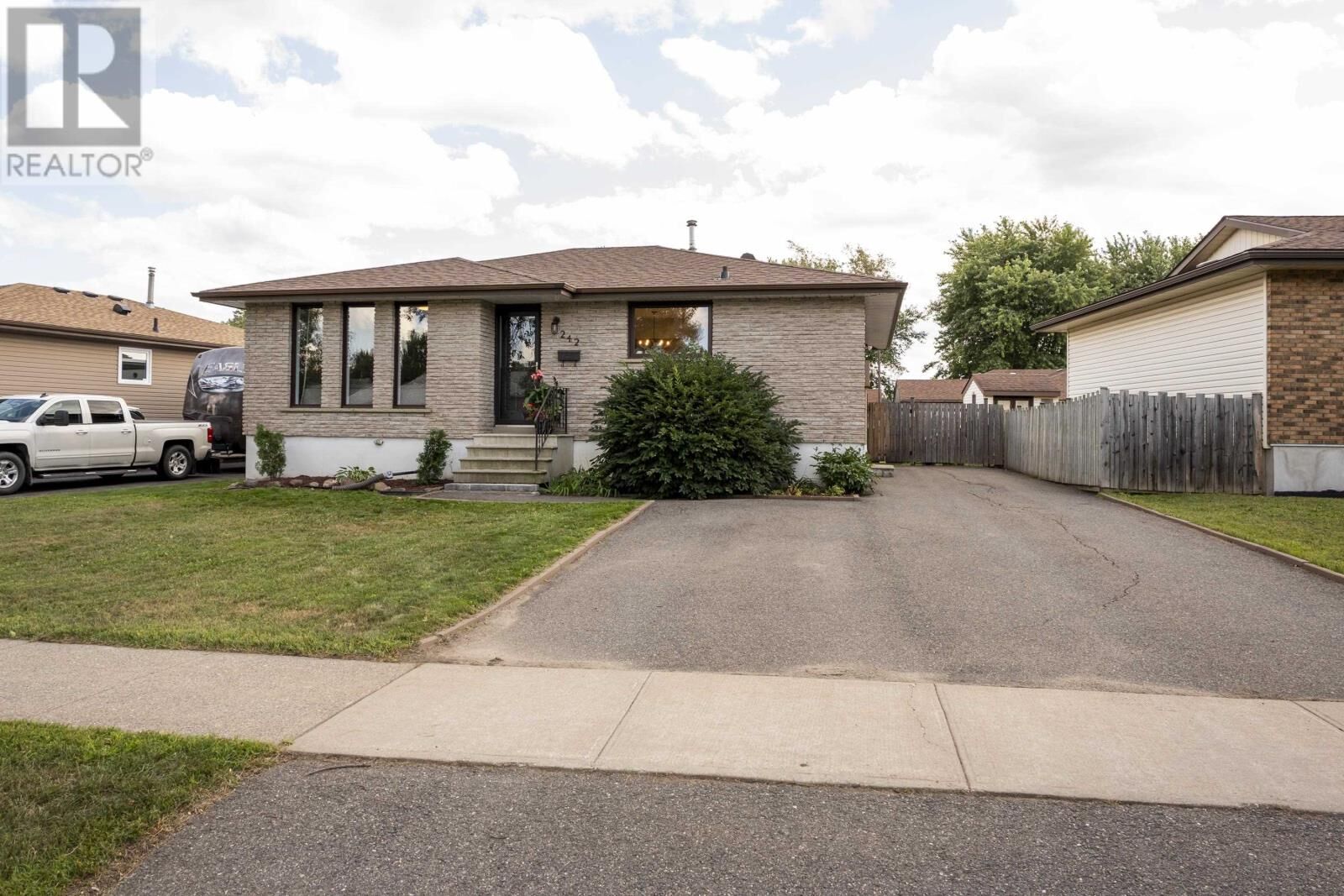 Property Photo:  242 Fanshaw St.  ON P7C 5V1 