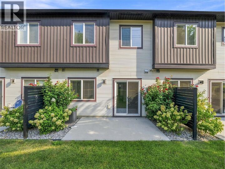 Property Photo: 2081 11 Avenue Northeast 13 BC V1E 0G1