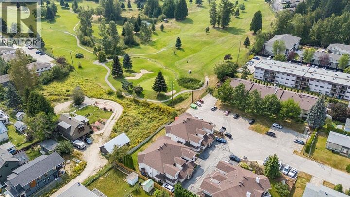 Property Photo: 416 Beasley W Crescent BC V1L 5Y4