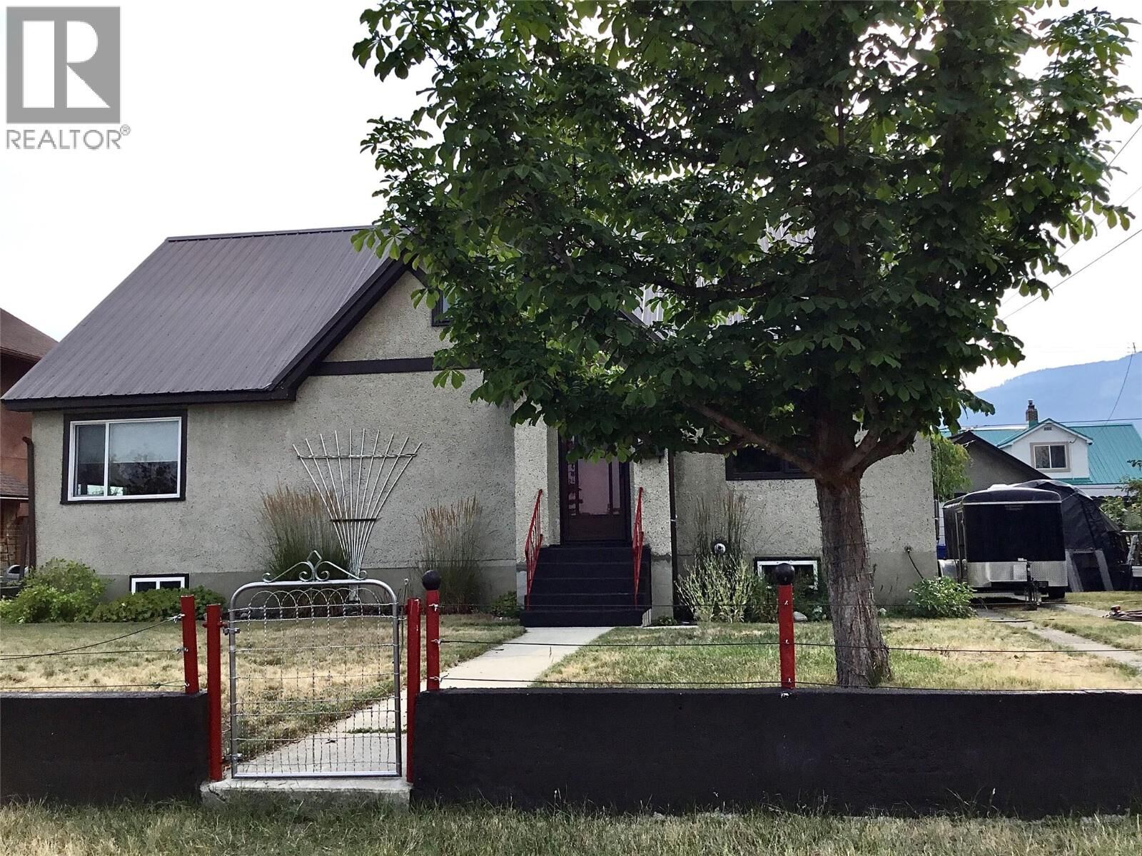 Property Photo:  106 7th Avenue  BC V1A 2W4 