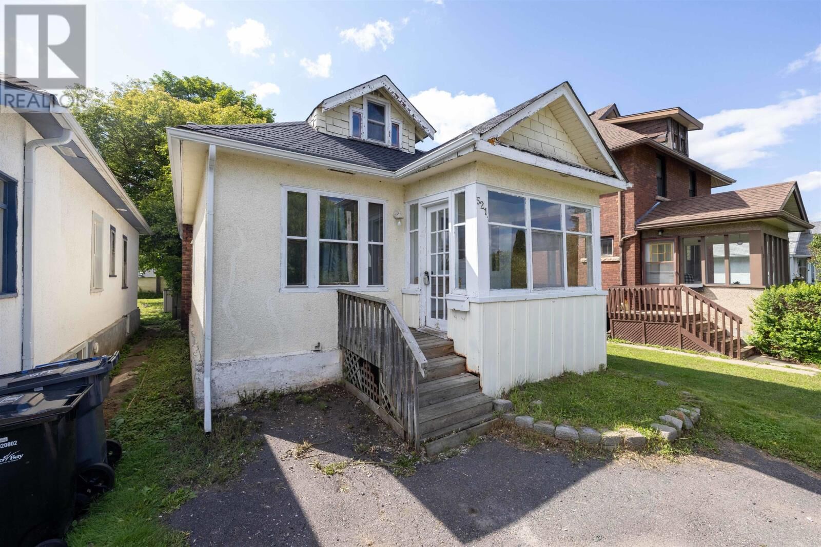 Property Photo:  521 Vickers St S  ON P7E 1K1 