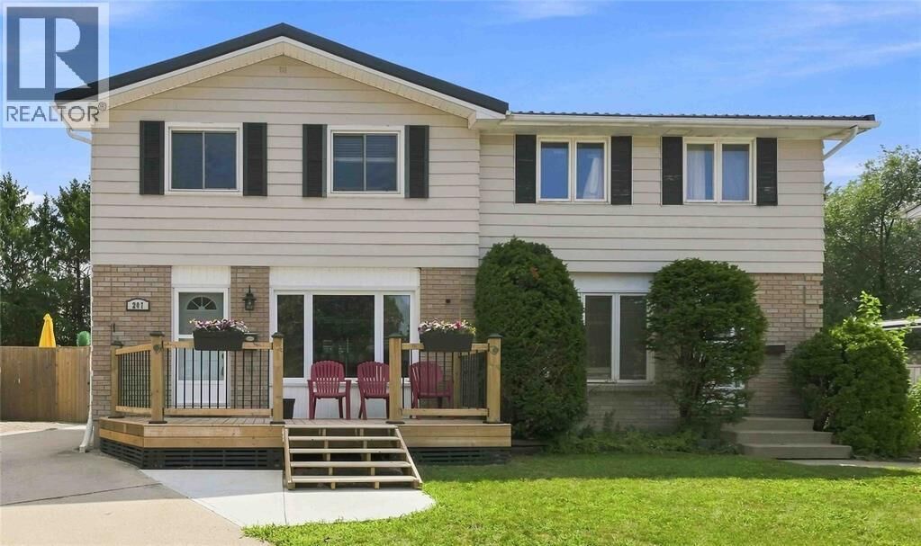 Property Photo: 207 Willa Court ON N7S 4S9
