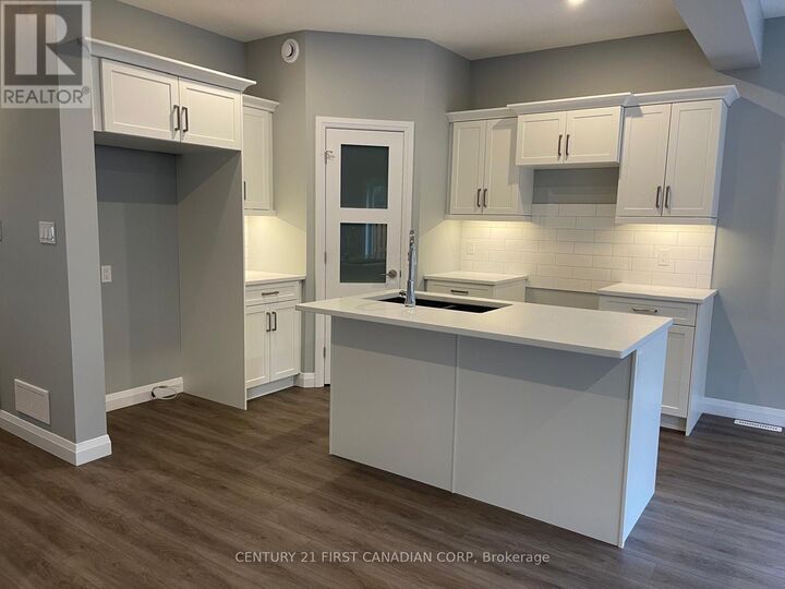 Photo de la propriété:  1 Miller Drive 43  ON N0M 2J0 