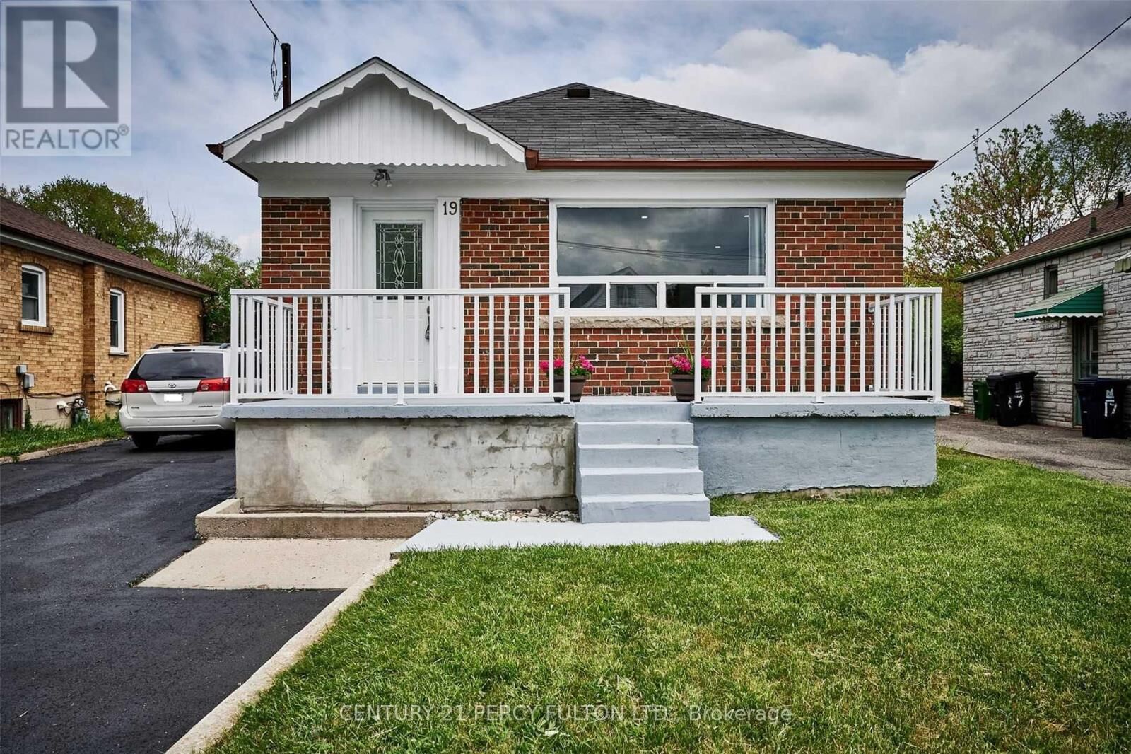Property Photo: 19 Lynvalley Crescent Bsmt 1 ON M1R 2V1