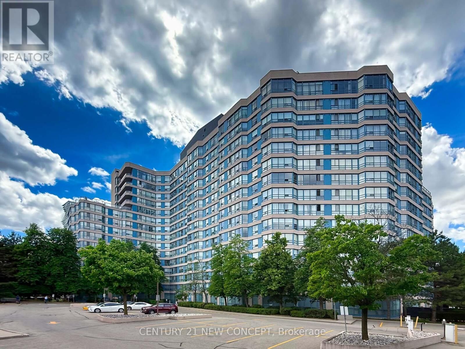 Property Photo: 250 Webb Drive 604 ON L5B 3Z4