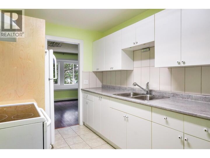 Property Photo: 91 Oriole Street BC V8C 1M6