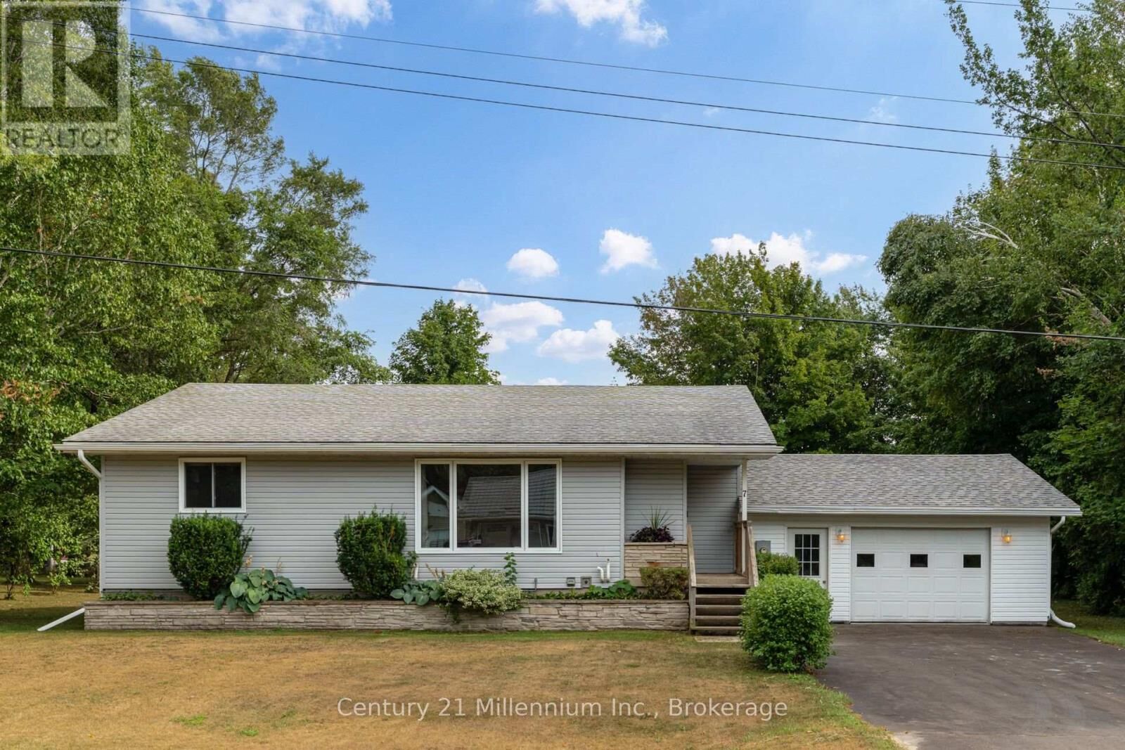 Property Photo: 7 Point View Drive ON N0H 1W0