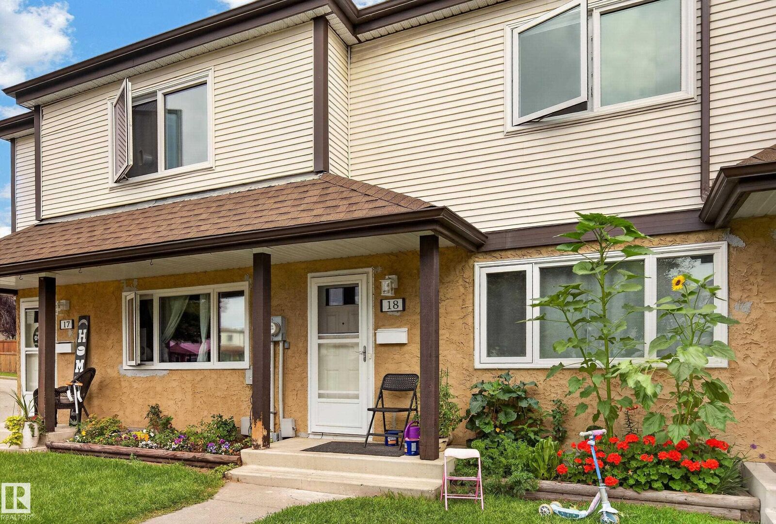 Property Photo: 14511 52 Street NW 18 AB T5A 4M6