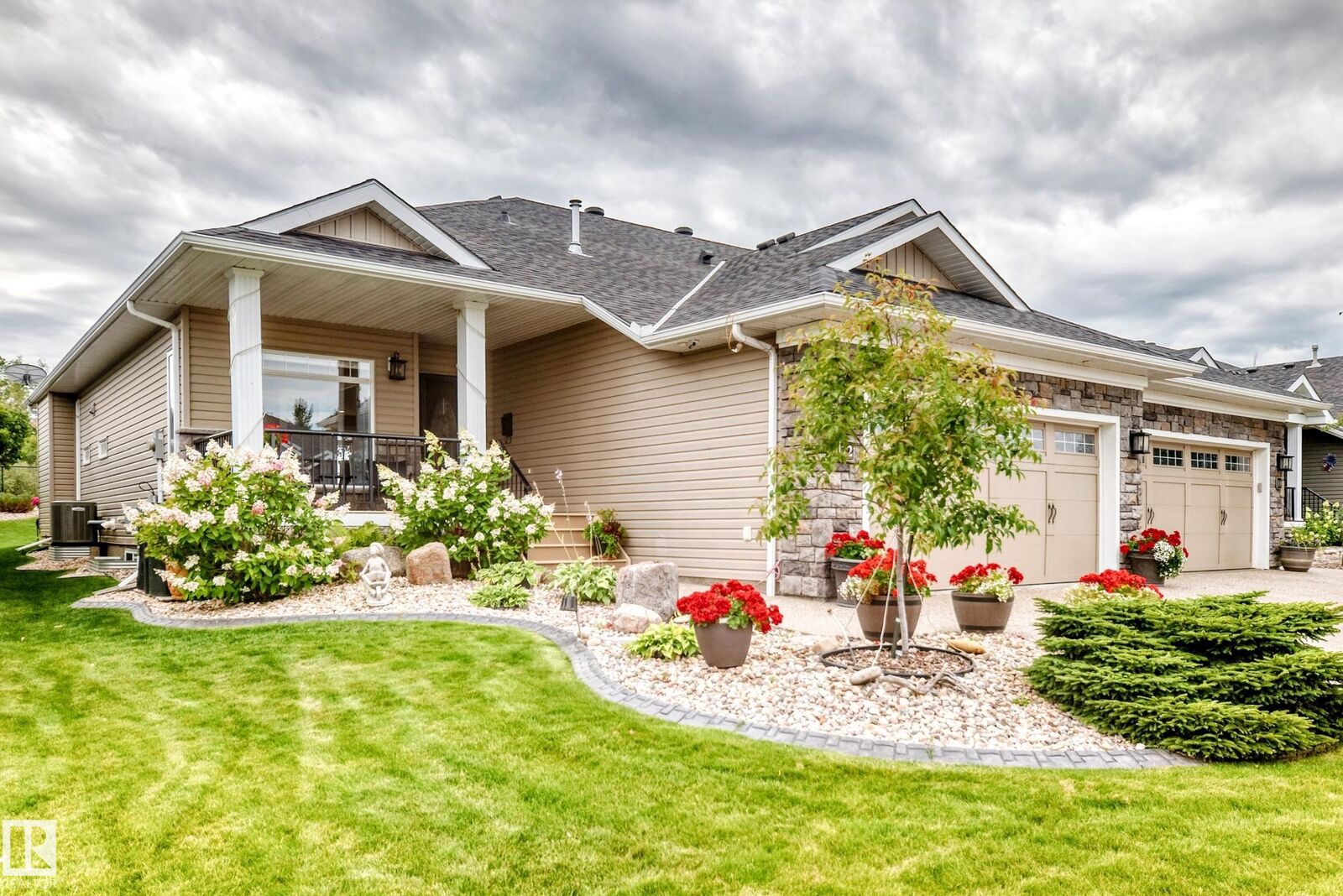 Property Photo: 12 Fairway Point(E) AB T7X 4B6