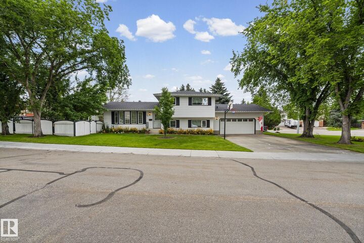 Property Photo:  4 Woodlake Road  AB T8A 4B2 