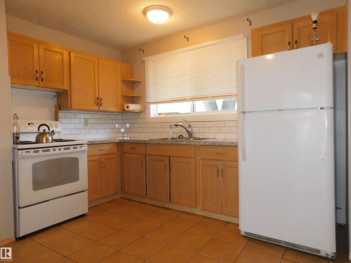 Property Photo:  213 Habitat Crescent NW  AB T5A 3K8 