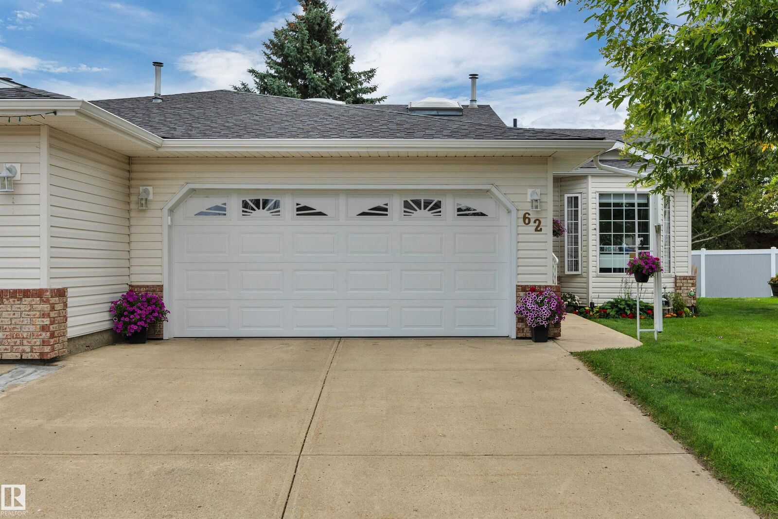 Property Photo:  4410 52 Ave 62  AB T9A 3L2 