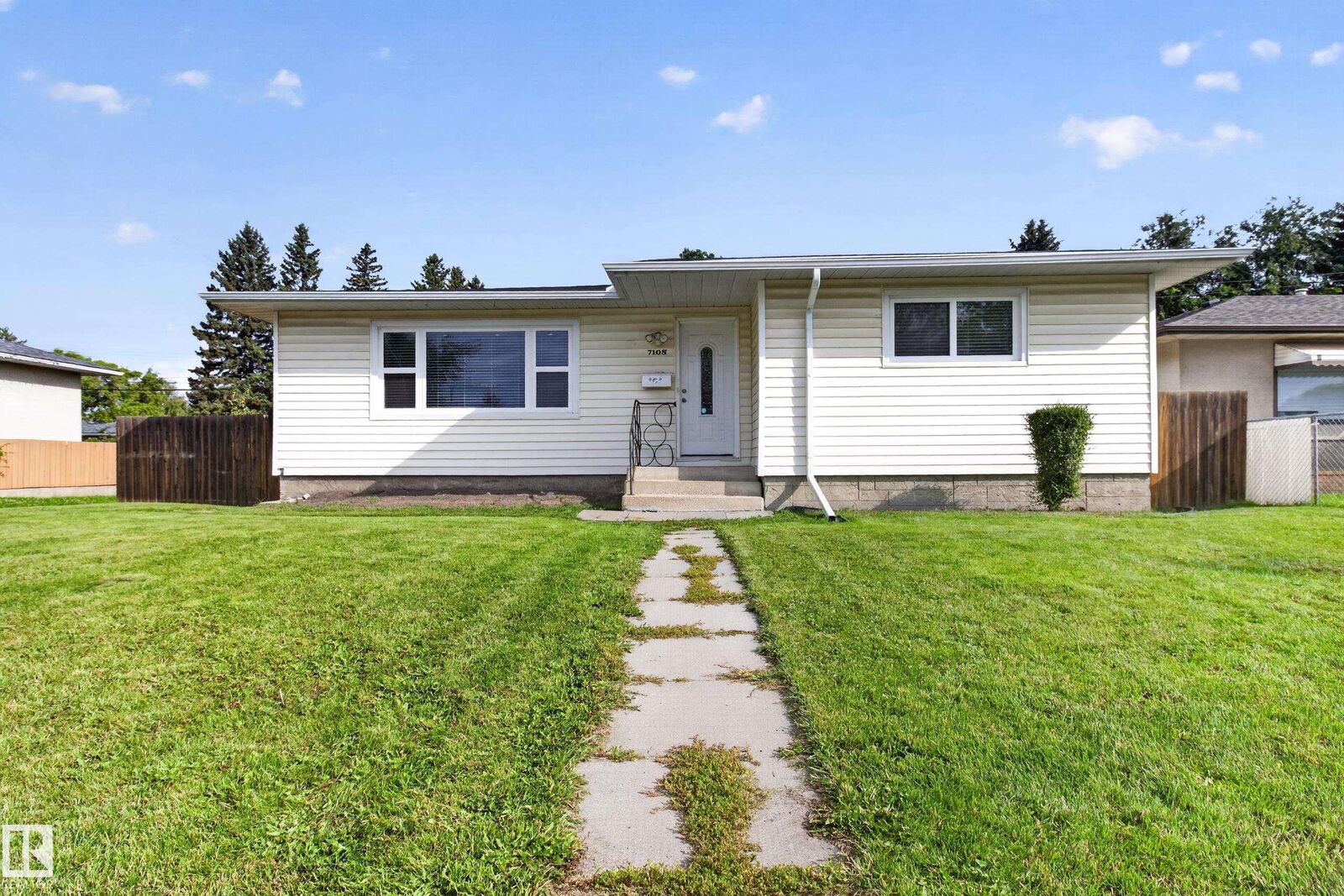 Property Photo:  7108 90 Avenue NW  AB T6B 0P4 