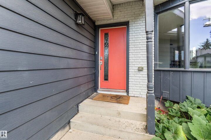 Property Photo:  10612 10 Avenue NW  AB T6J 6G7 