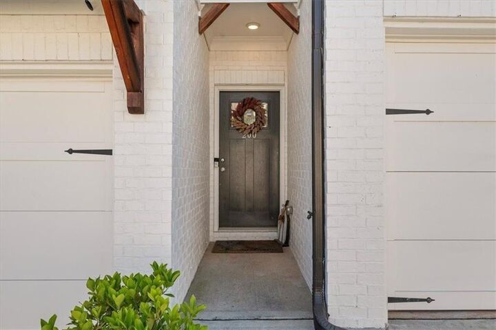 Property Photo:  200 N Auburn Landing Place 200  GA 30011 