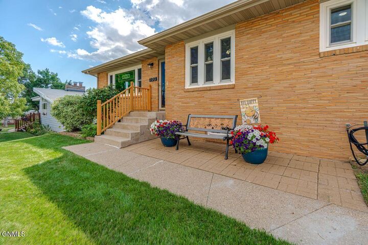 Property Photo: 703 12th Avenue NW ND 58554