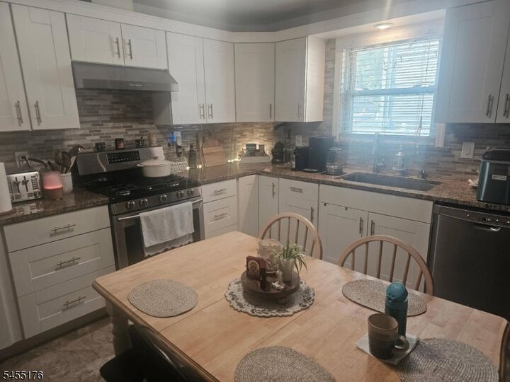 Property Photo: 30 Caswell Ave NJ 08863
