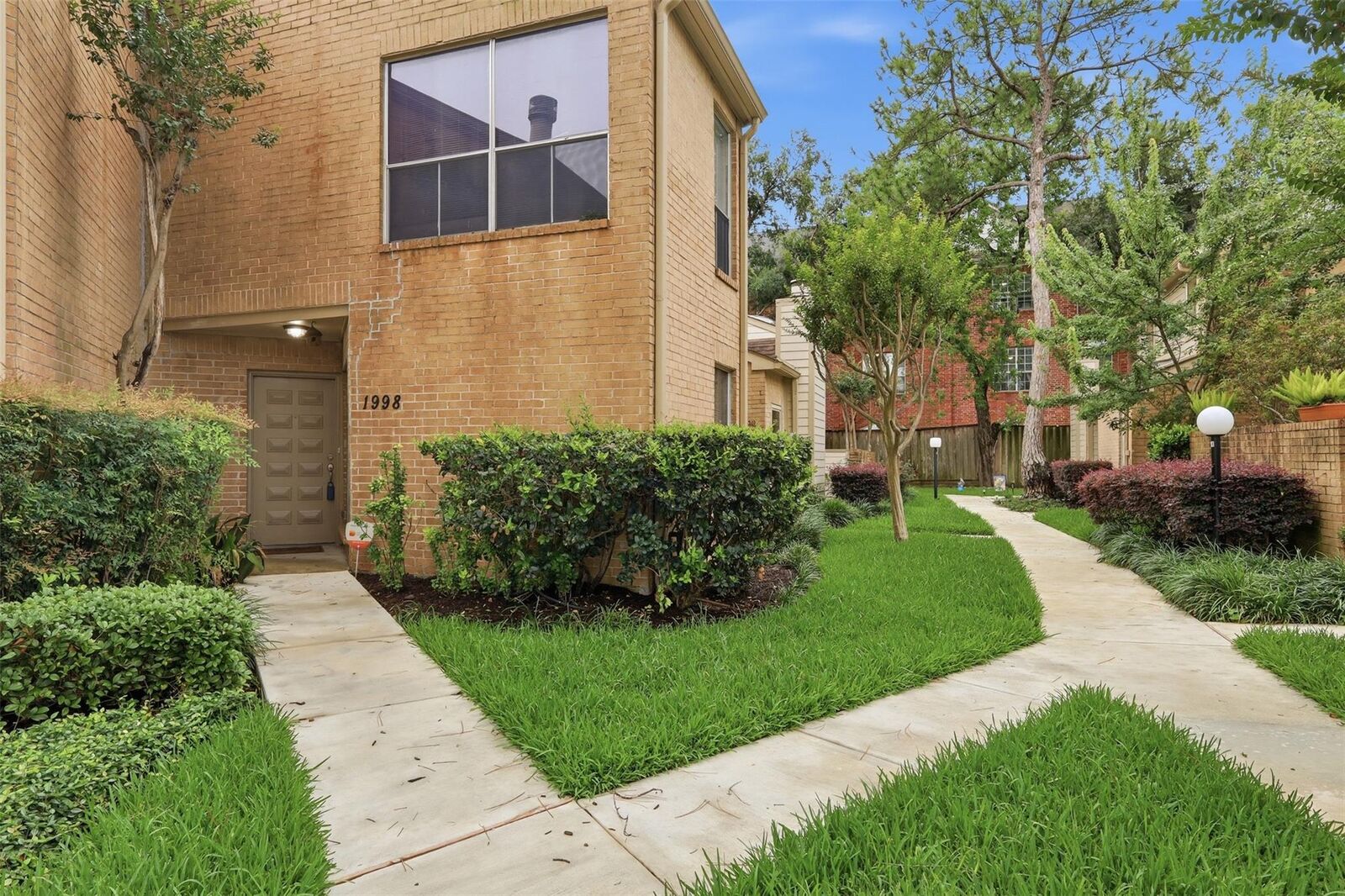 Property Photo:  1998 Augusta Drive  TX 77057 