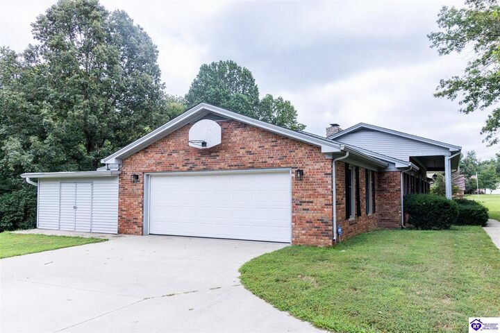 Property Photo: 202 S Hillcrest Drive KY 40175