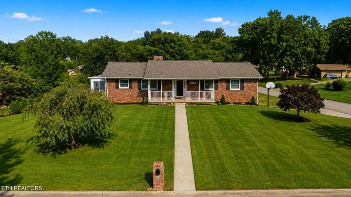 Property Photo:  2809 Shropshire Blvd  TN 37849 