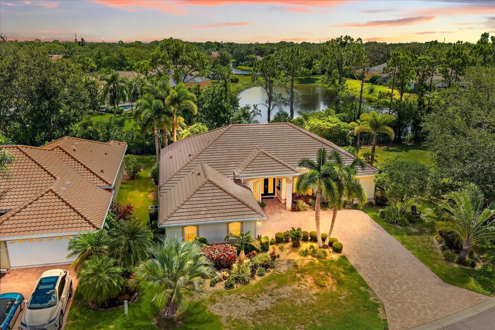 Property Photo:  7213 Southgate Court  FL 34243 