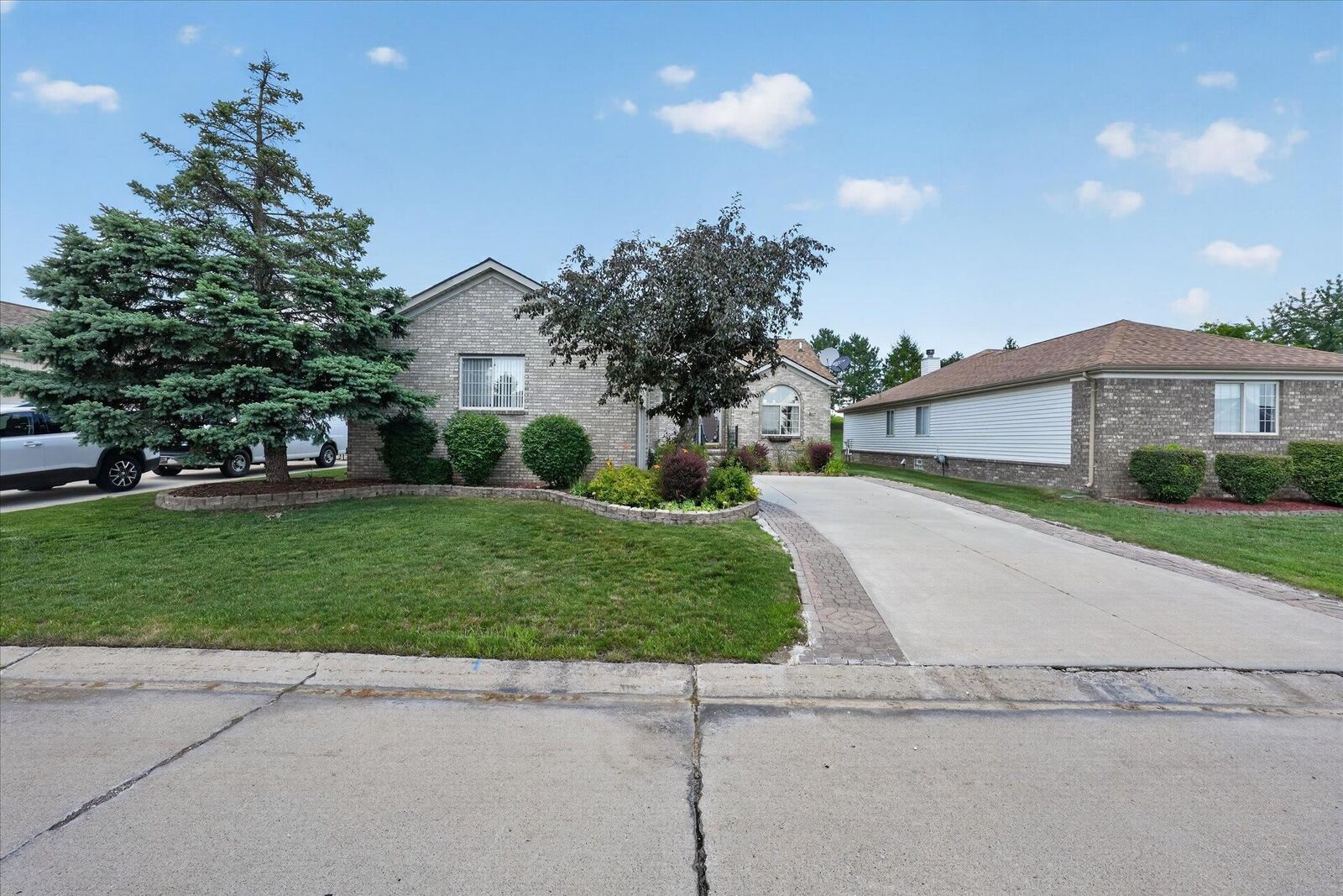 Property Photo:  3527 New Boston Drive  MI 48314 