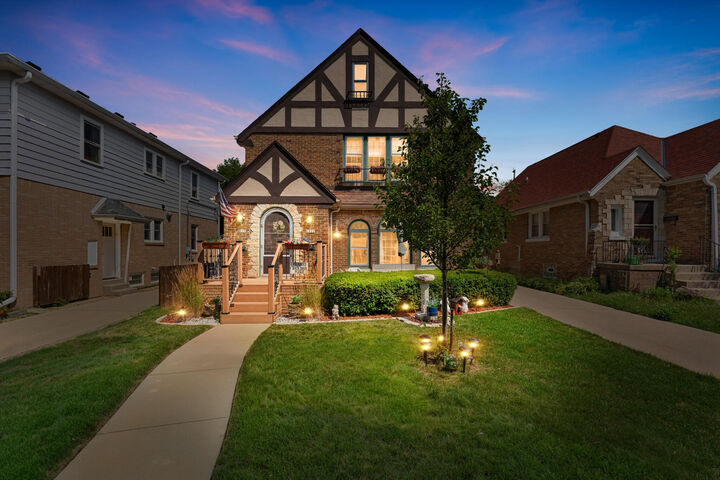 Property Photo: 1620 E Olive St WI 53211