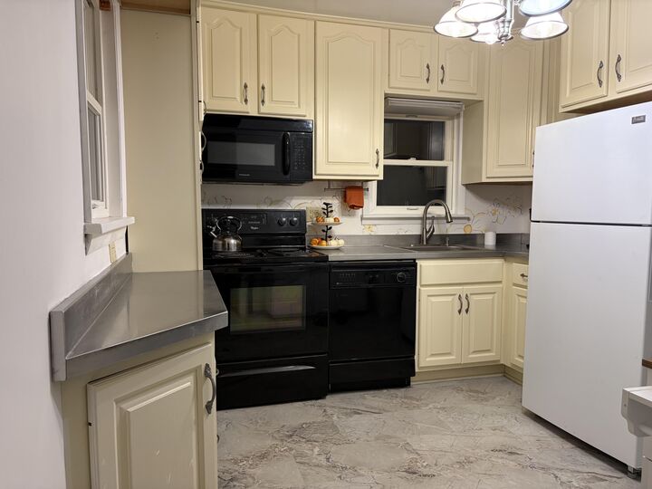 Property Photo: 109 N Higby Street MI 49202
